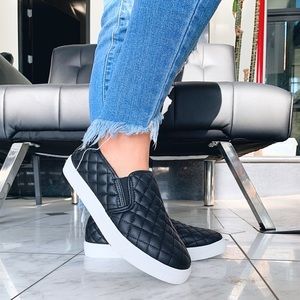 Black Alone Quilted Cushioned Comfy Sneaker